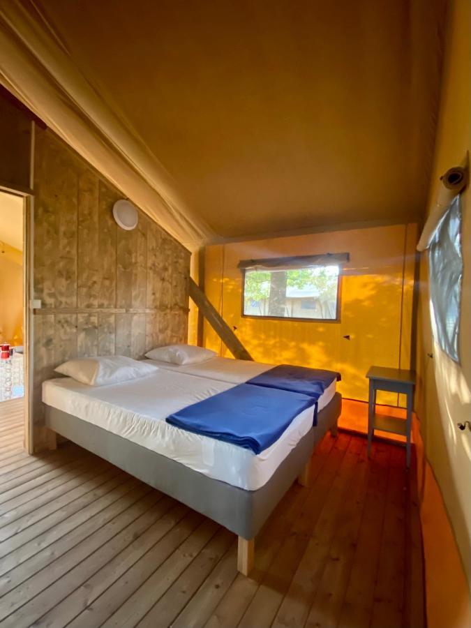Camping la Kahute, tente lodge au coeur de la forêt Carcans Exterior foto