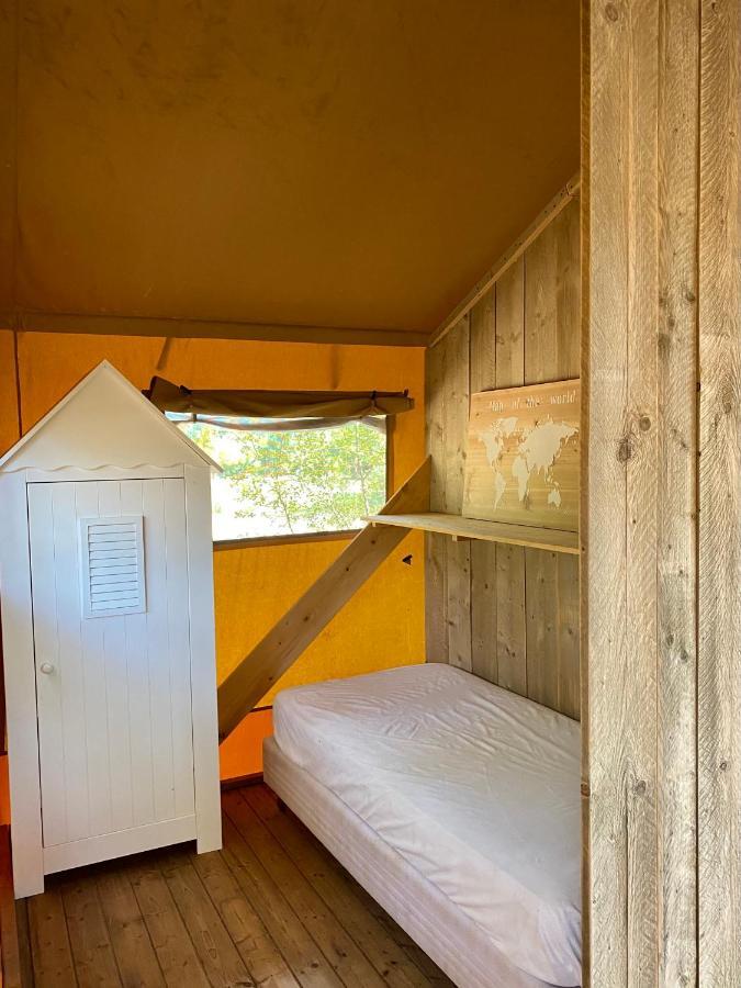 Camping la Kahute, tente lodge au coeur de la forêt Carcans Exterior foto