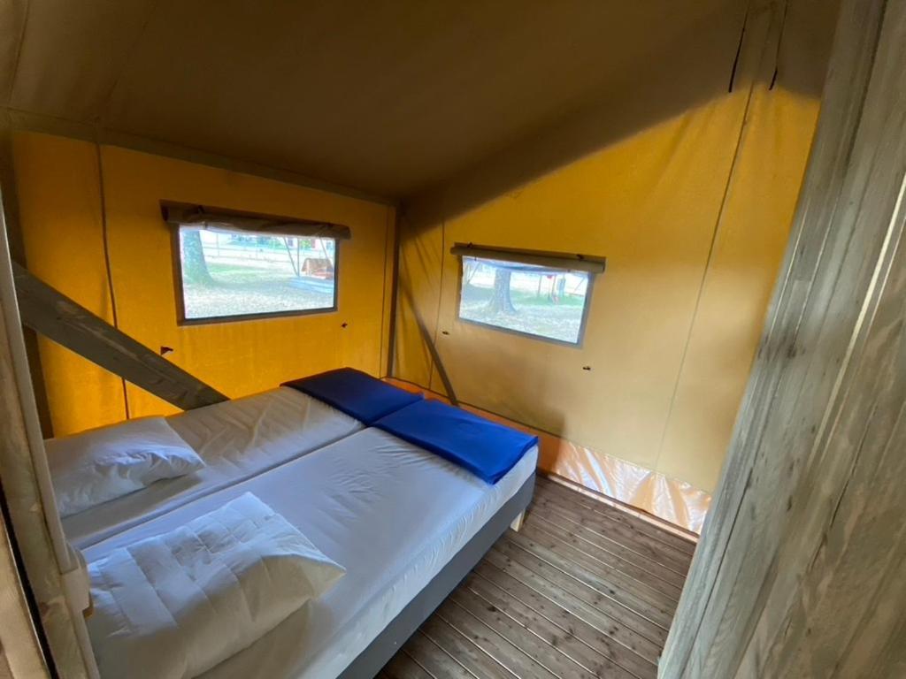 Camping la Kahute, tente lodge au coeur de la forêt Carcans Exterior foto