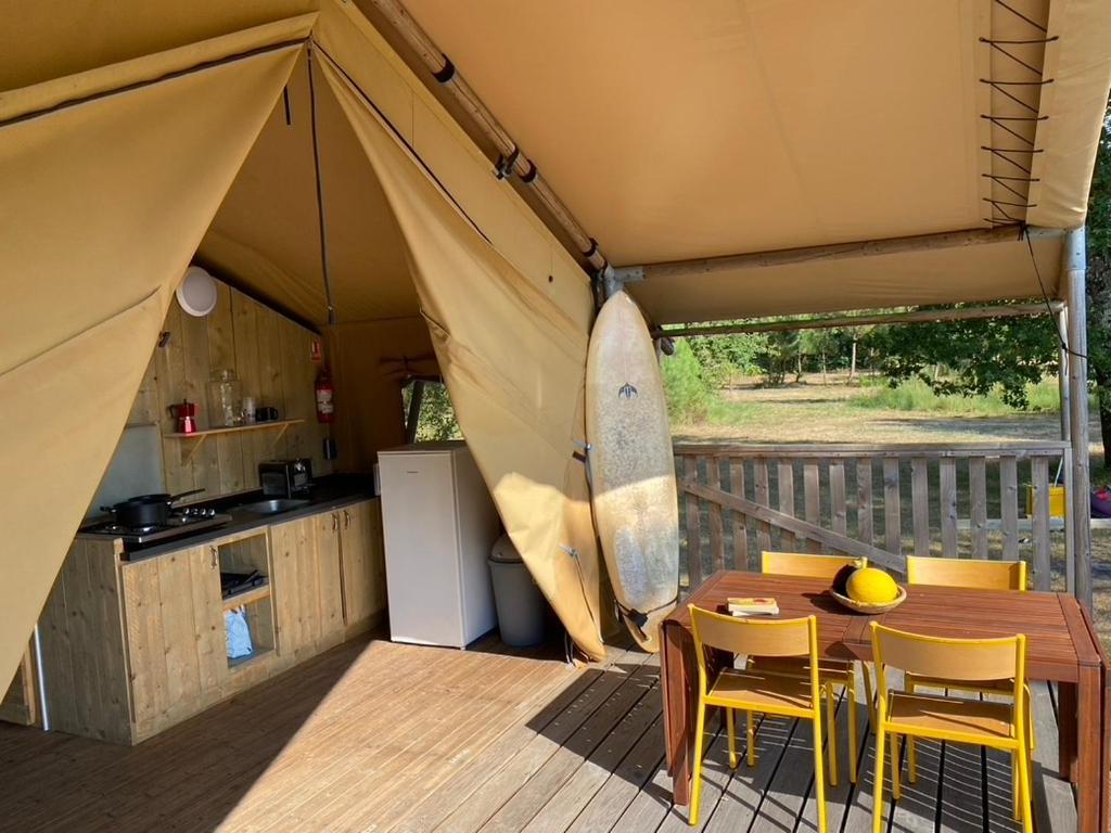 Camping la Kahute, tente lodge au coeur de la forêt Carcans Exterior foto