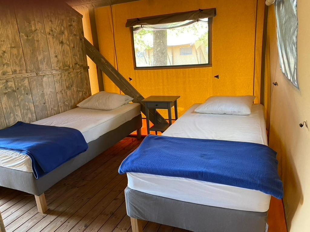 Camping la Kahute, tente lodge au coeur de la forêt Carcans Exterior foto