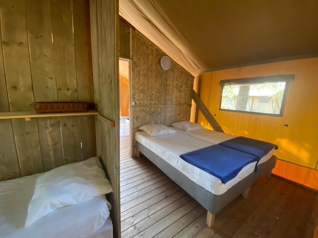 Camping la Kahute, tente lodge au coeur de la forêt Carcans Exterior foto