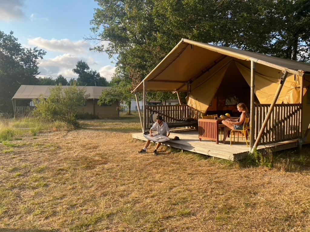 Camping la Kahute, tente lodge au coeur de la forêt Carcans Exterior foto
