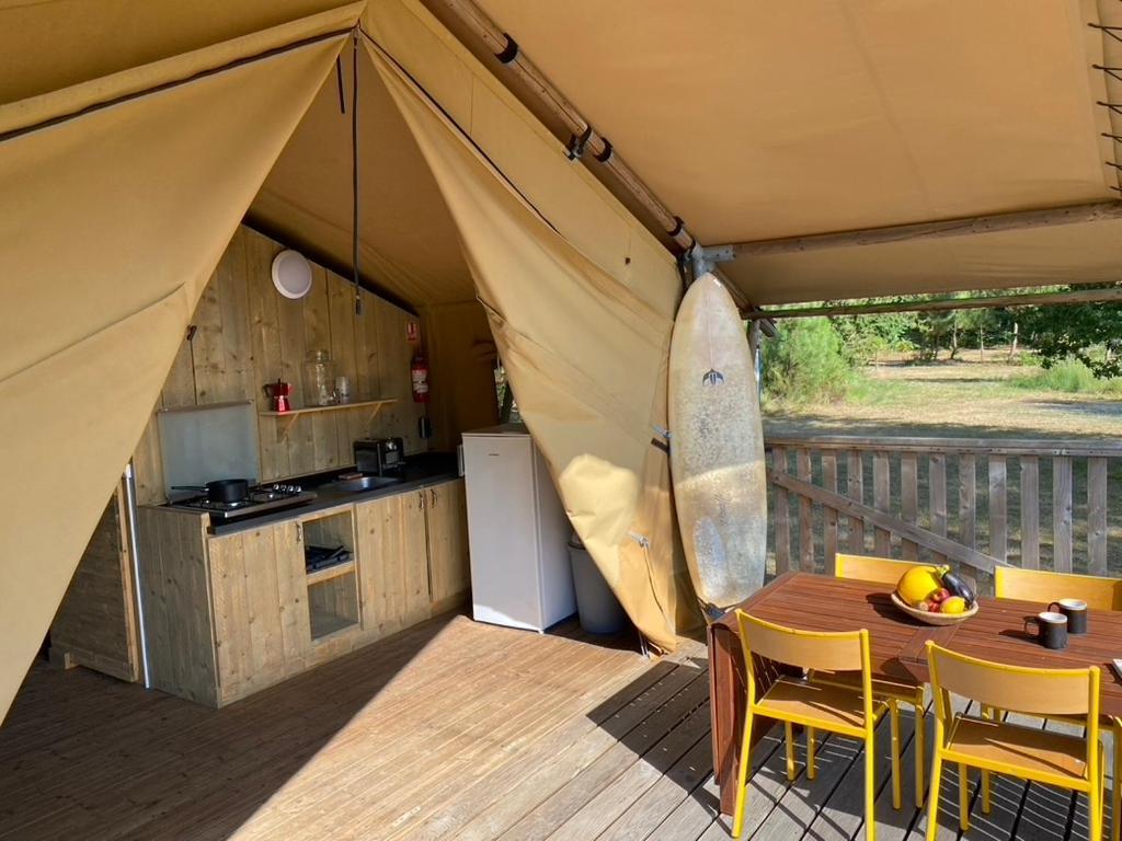 Camping la Kahute, tente lodge au coeur de la forêt Carcans Exterior foto