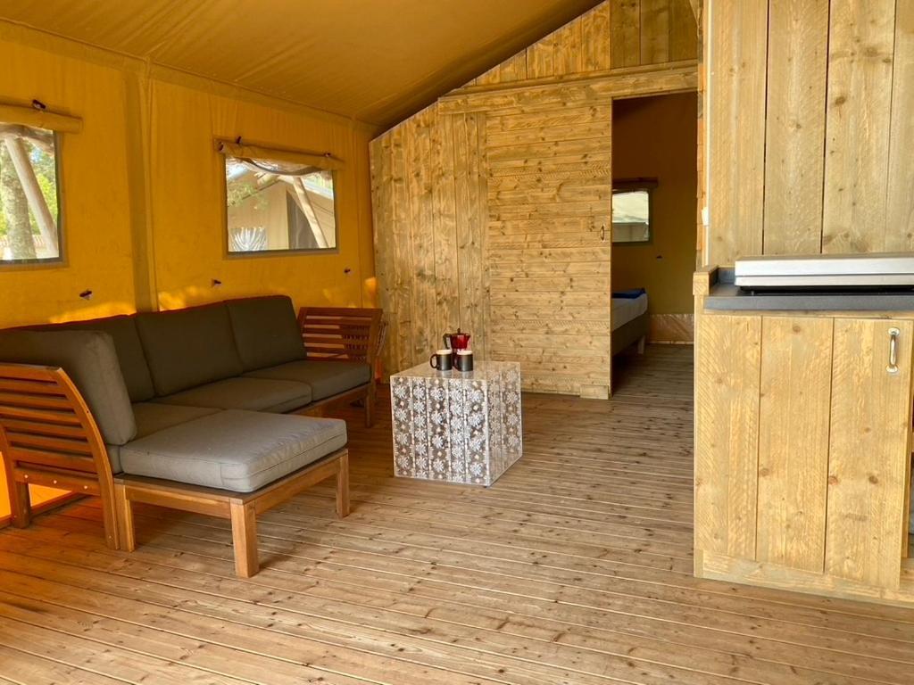 Camping la Kahute, tente lodge au coeur de la forêt Carcans Exterior foto