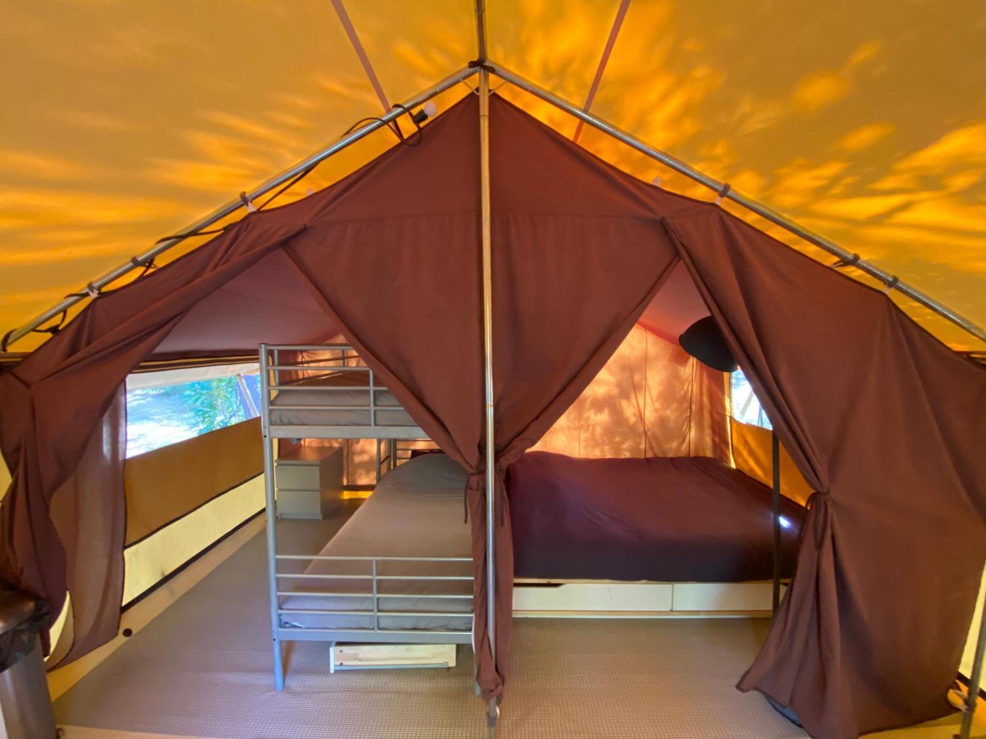 Camping la Kahute, tente lodge au coeur de la forêt Carcans Exterior foto