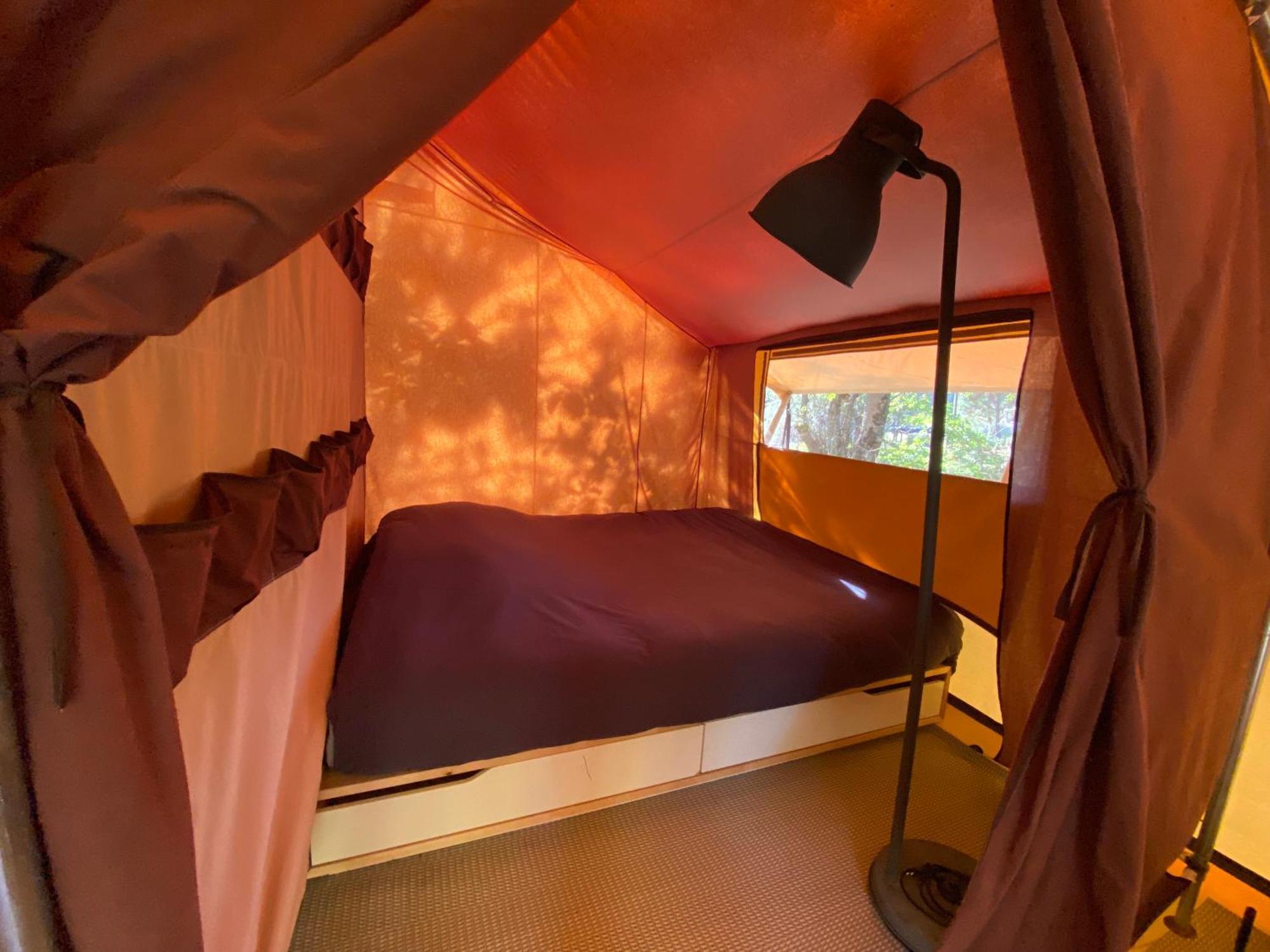 Camping la Kahute, tente lodge au coeur de la forêt Carcans Exterior foto